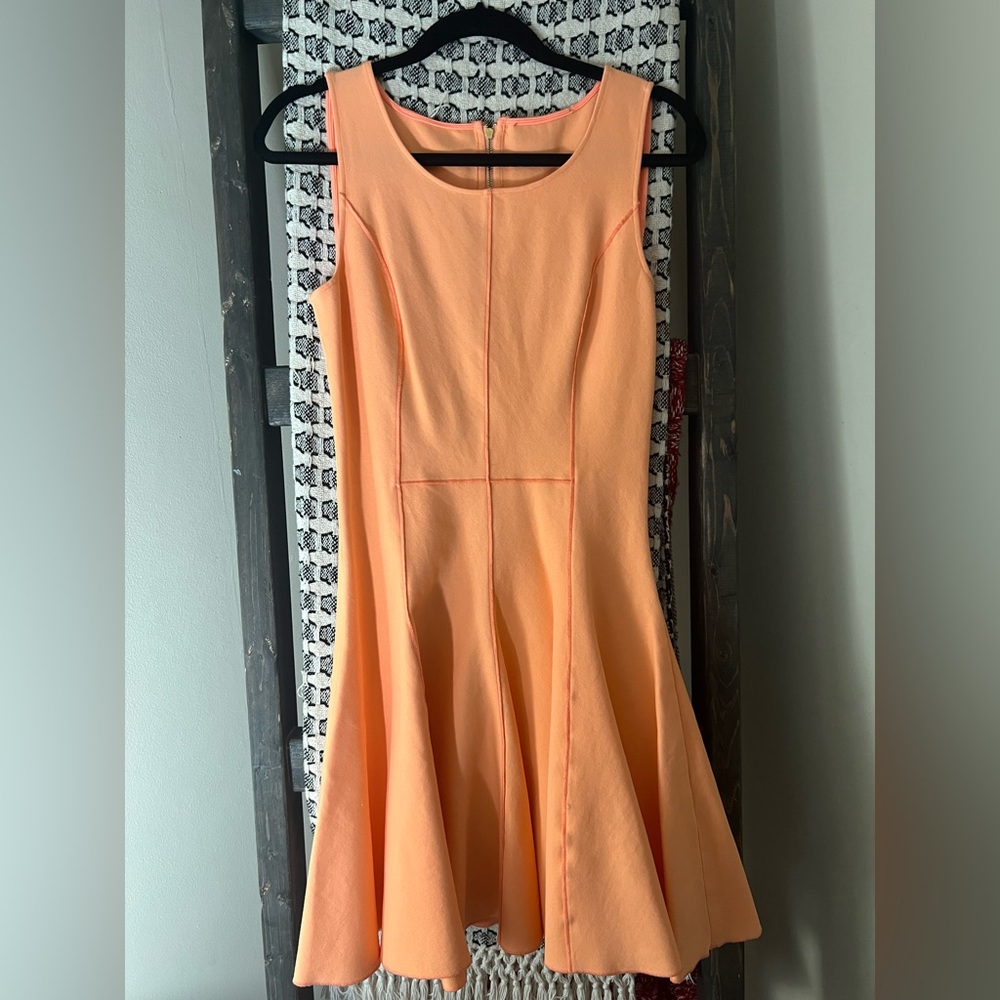 Halston Heritage Nectar sleeveless  dress size 8 Ponte Flutter